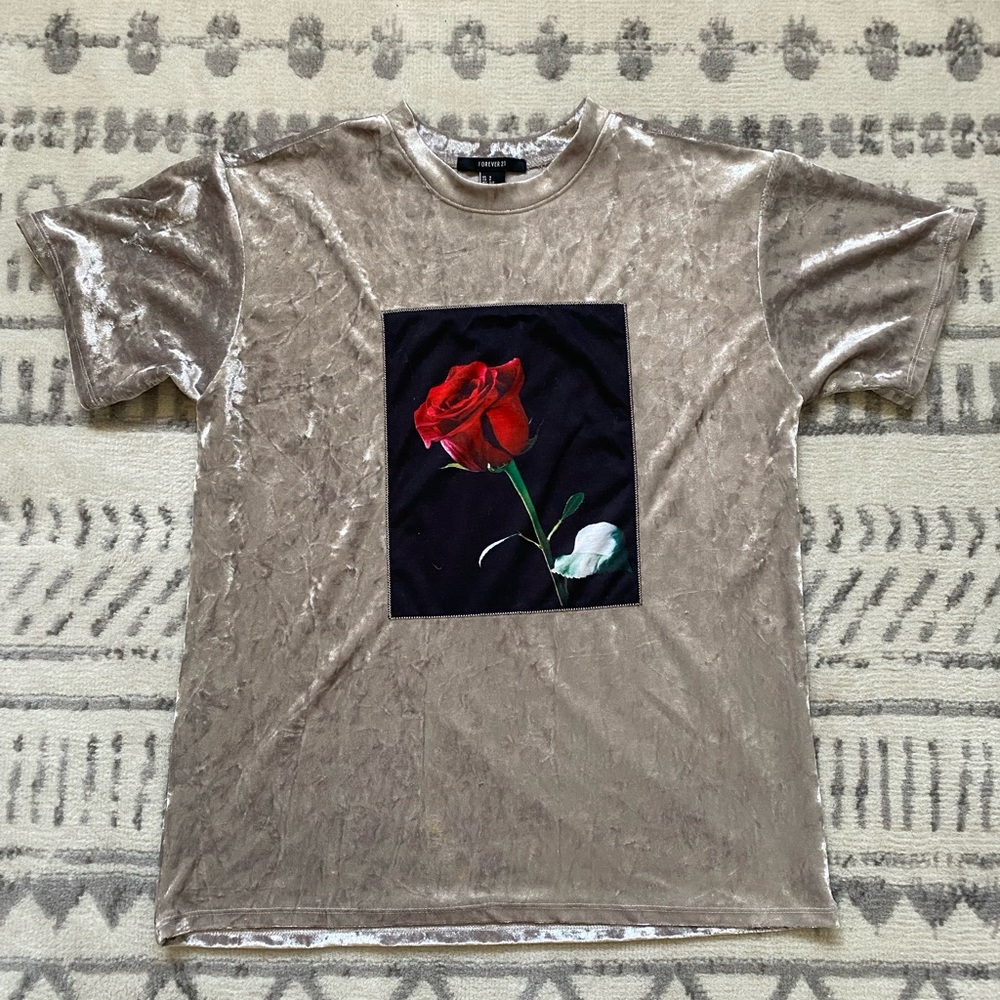 Forever 21 - Size Medium - Velvet - Rose Graphic T-Shirt